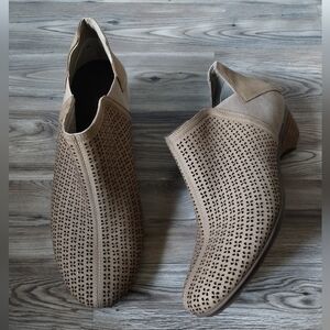 Abeo Women's Nevis Tan Perforated Leather Ankle Boots Women's Size 8.5 Narrow